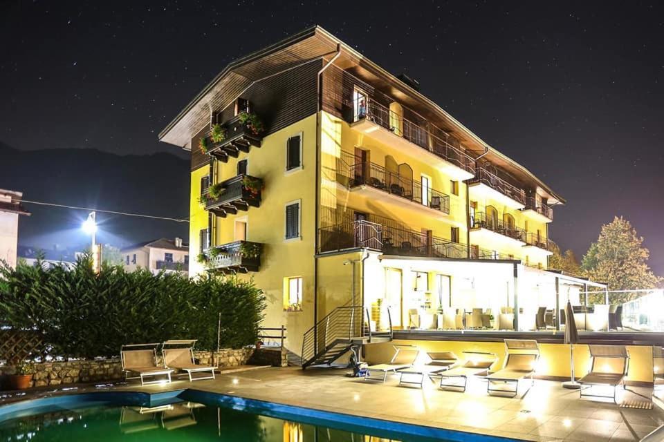 Albergo Mezzolago Exteriér fotografie