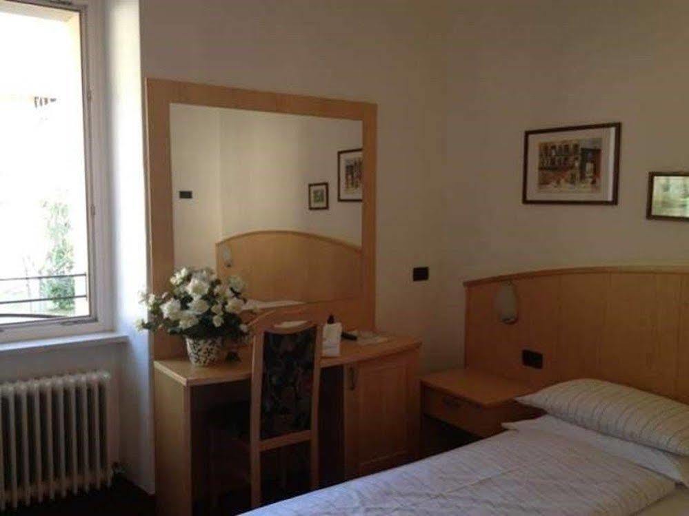 Albergo Mezzolago Exteriér fotografie